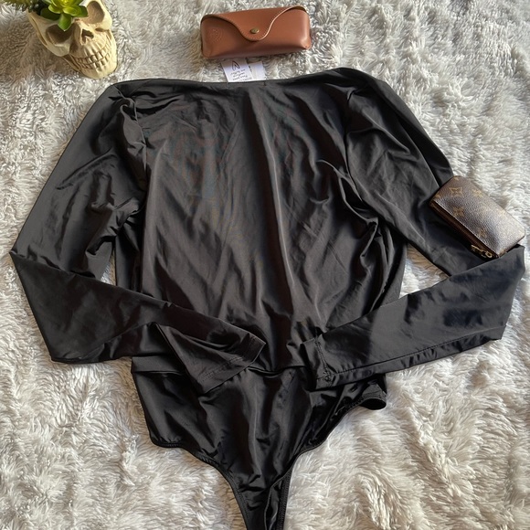New Revamped black bodysuit in LG - Picture 5 of 5